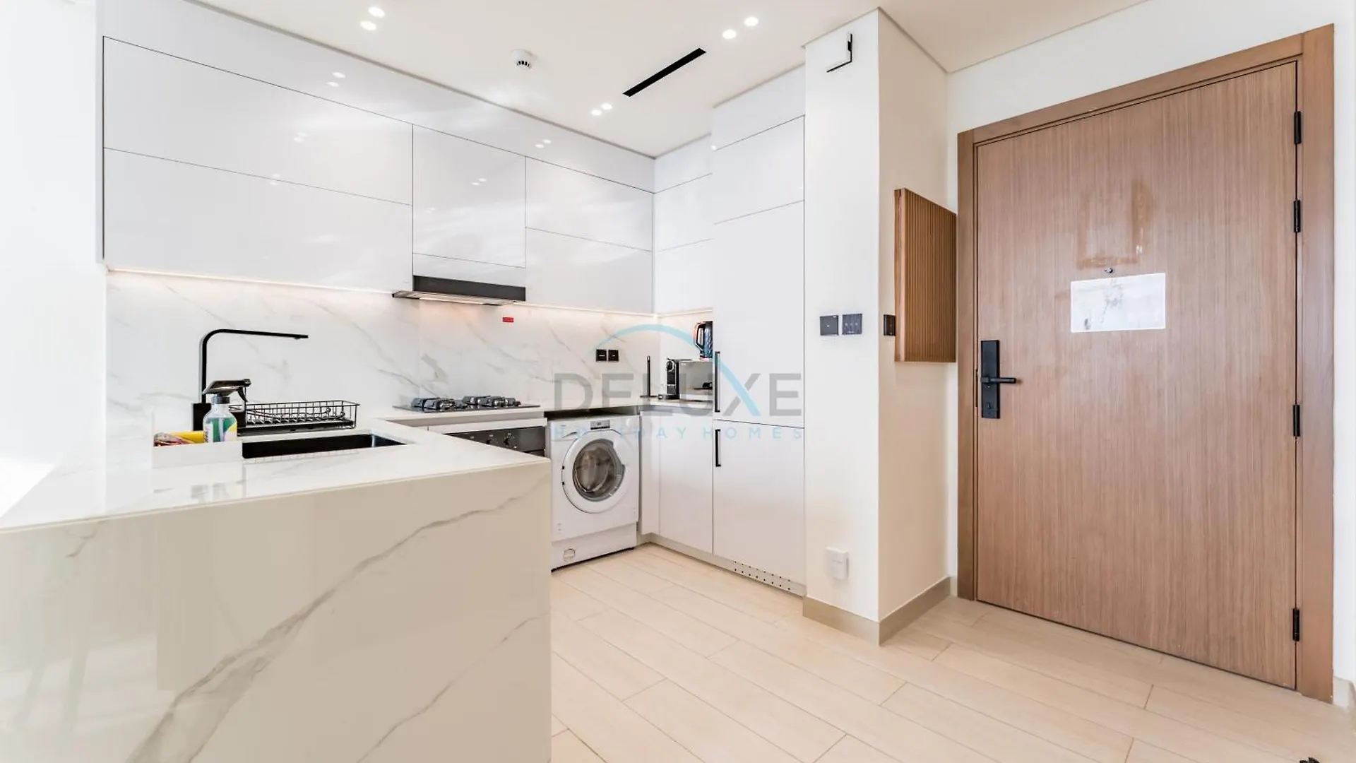 Newly Furnished Apartment Near Circle Mall With Marina Views, Binghatti Onyx, Jvc By Deluxe Holiday Homes Dubai